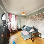 Cosey And Vibrant Flat In Leith, Edinburgh