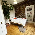 Cosey And Vibrant Flat In Leith, Edinburgh